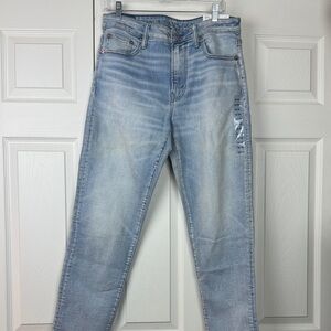 NWT American Eagle Outfitters Light Wash Straight Leg Jeans 32x34